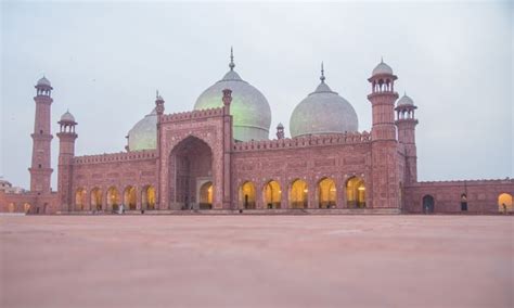 The 7 Most Beautiful Mosques in Pakistan | Wanderlust