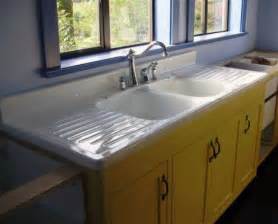 I love the vintage porcelain sink with drain boards.... | Vintage kitchen sink, Kitchen sink ...