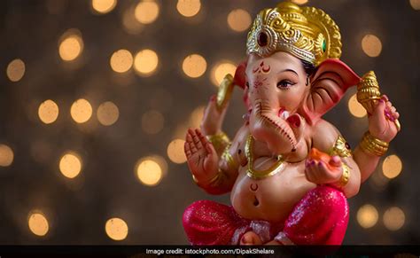 Happy Ganesh Chaturthi 2020: COVID-19 Dampens Festive Spirit Among Idol Makers