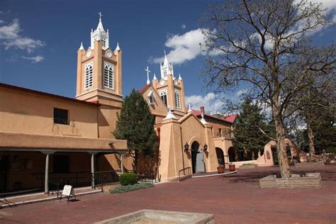 Albuquerque Old Town Art Tour with Wine & Museum Admission 2024