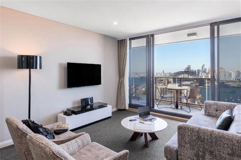 Meriton Suites North Sydney Hotel - Deals, Photos & Reviews