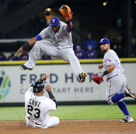 Photos: Mariners end 5 game slide with win over Rangers | The Seattle Times