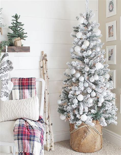 25 Snowy Christmas Home Decor Ideas - DigsDigs