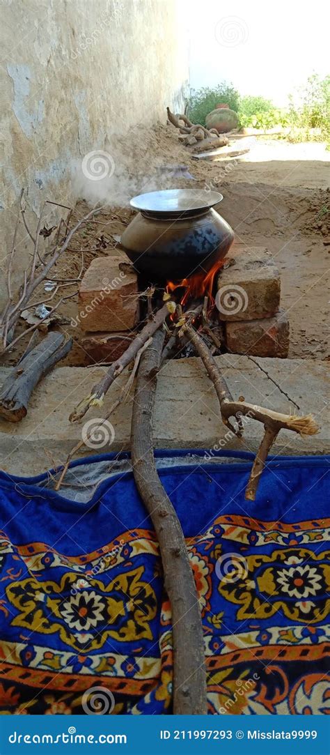 Chulha Traditional Indian Cooking Stove .... Stock Image - Image of ...