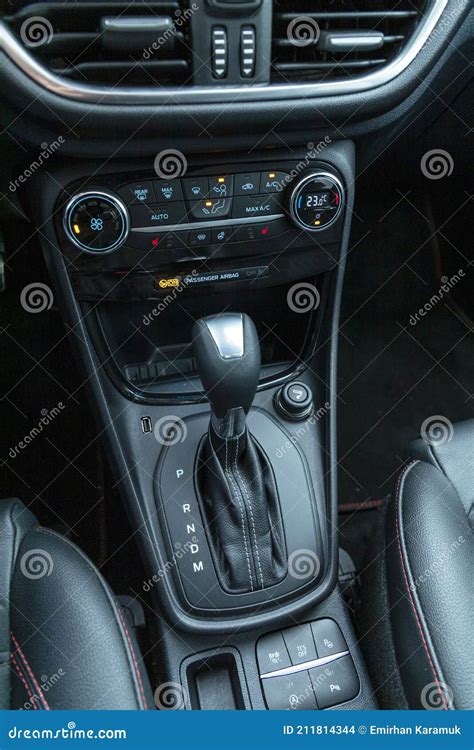 Ford Puma editorial stock image. Image of sunroof, odometer - 211814344