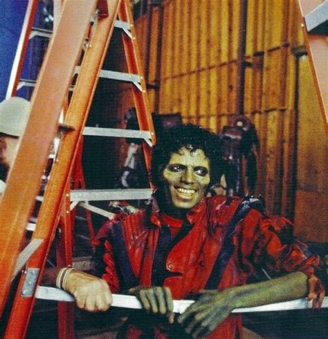 MJ behind the scenes Photo: Thriller Behind The Scenes | Michael jackson, Michael jackson ...