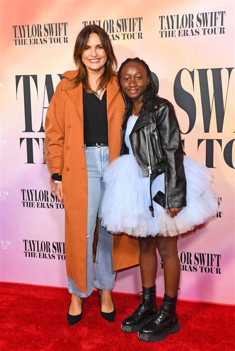 Mariska Hargitay and Daughter Amaya Share Sweet Moment at Taylor Swift ...