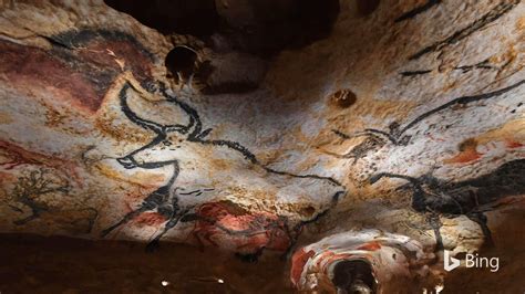 Venture into a prehistoric gallery of art | Lascaux cave paintings ...