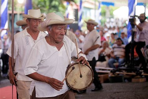 CULTURE OF EL SALVADOR » Customs and traditions