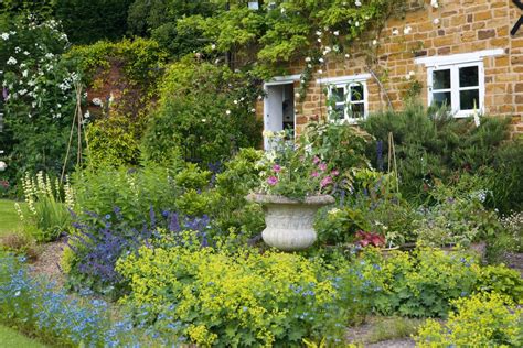 12 cottage garden ideas that are dreamy and delightful | Real Homes