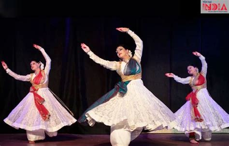 What is Kathak Dance? Kathak Dance History,Costume & Instruments