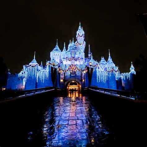 Disneyland Castle at midnight on Christmas 2019 : r/Disneyland