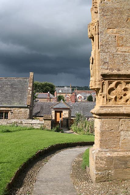 Beaminster: from the churchyard © Martin Bodman :: Geograph Britain and Ireland