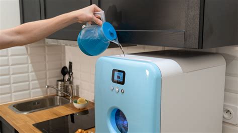 Meet Bob, a cute little dishwasher that saves water and zaps bacteria ...