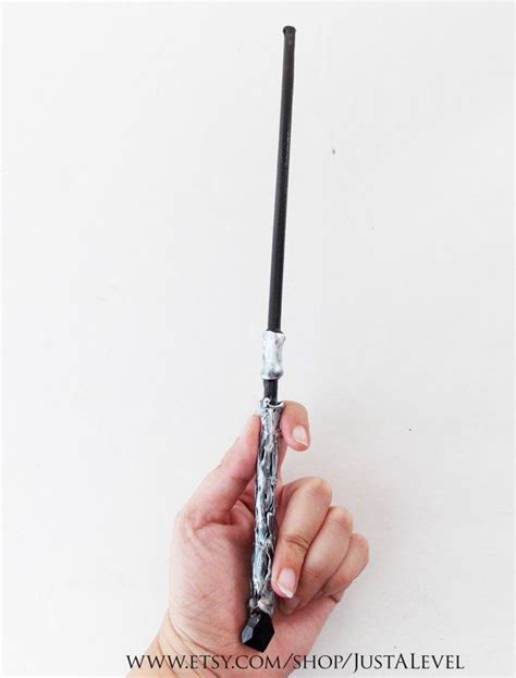 Auror Harry Potter Inspired Wand (Gryffindor) | Wands, Harry potter, Potter