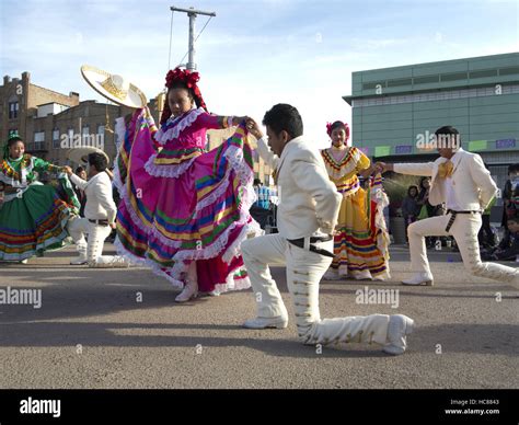 Mexican folkloric woman dancer hi-res stock photography and images - Alamy