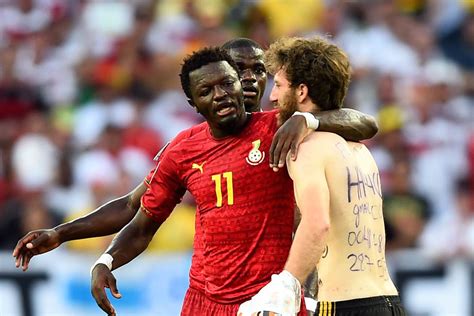 Sulley Muntari Hands Out Cash To Poor In Maceio | Soccer Laduma