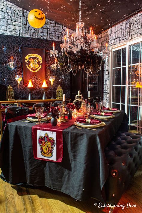 I love these Harry Potter table decor ideas for Gryffindor house. The ...