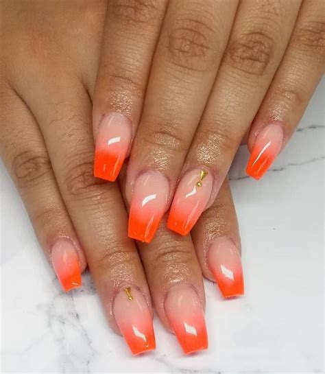 30 Dramatic Two Tone Nails to Take Over Instgram – NailDesignCode