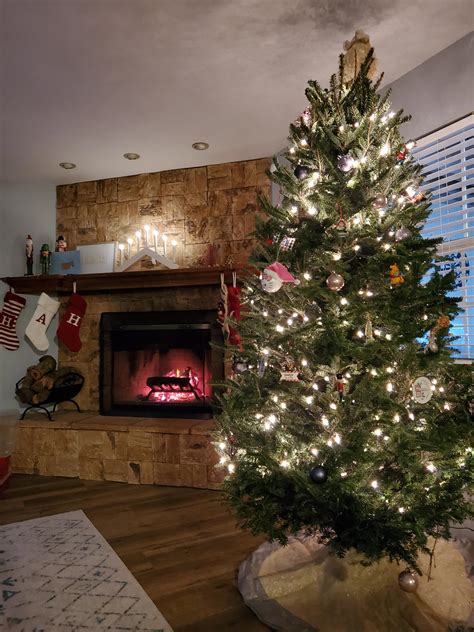 Christmas Scene : r/Fireplaces