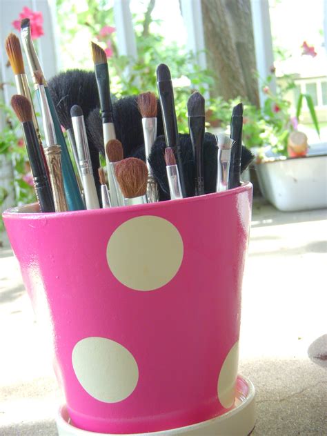 Beauty Undefined: DIY Makeup Brush Holder