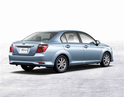 2015 Toyota Corolla Axio rear three quarters