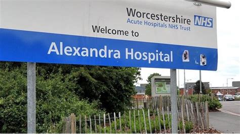 Alexandra Hospital in Redditch sees all A&E consultants quit - BBC News