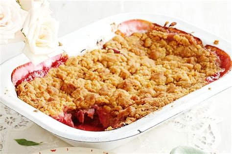 Apple and rhubarb crumble | Recipe | Rhubarb crumble recipes, Rhubarb ...