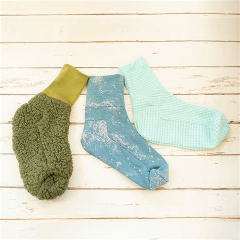 How to sew socks (free sock pattern) - Elizabeth Made This