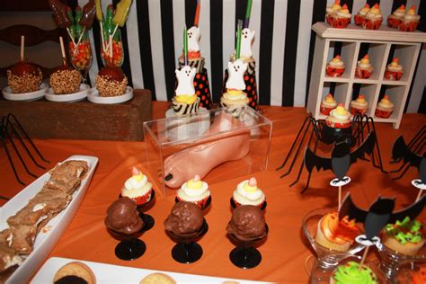 Gets Bored Easily: Halloween Party - Dessert table