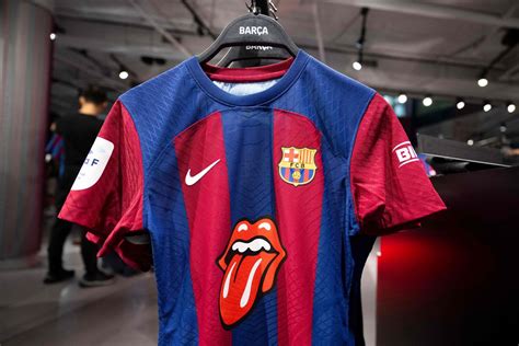 Why are Barcelona wearing Rolling Stones shirts for Real Madrid El ...