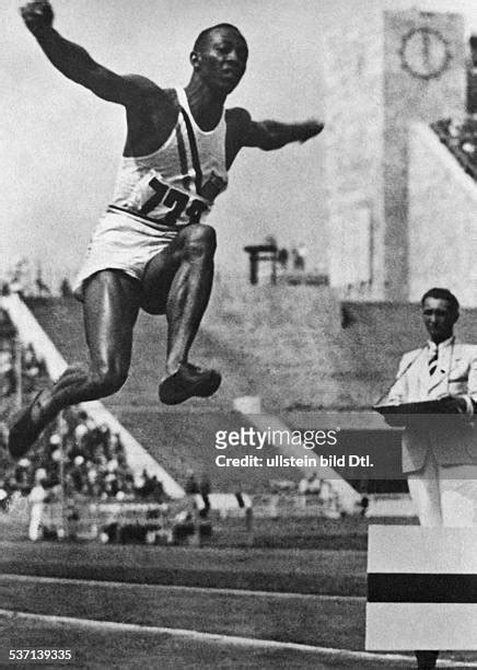 Jesse Owens 1936 Olympics Photos and Premium High Res Pictures - Getty Images