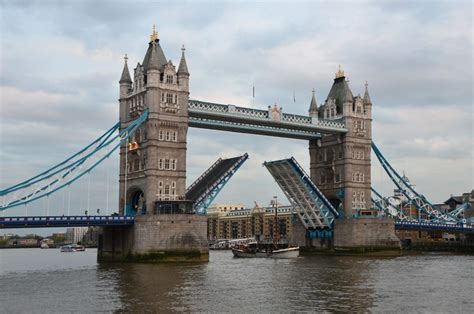 Conheça a história da Tower Bridge - Guia do Estrangeiro