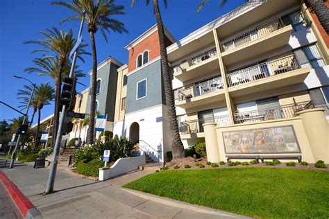 The Plaza at Sherman Oaks Apartments, Los Angeles CA - Walk Score