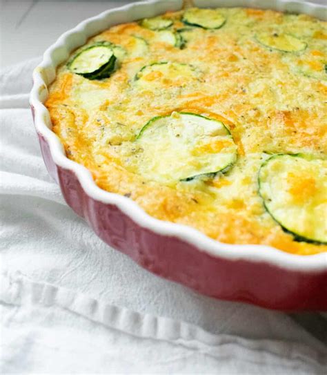 Zucchini & Mozzarella Bisquick Quiche - Bite your Cravings