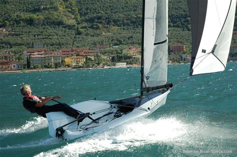 RS 100 8.4 (RS Sailing) - Fiche technique de voilier sur Boat-Specs.com