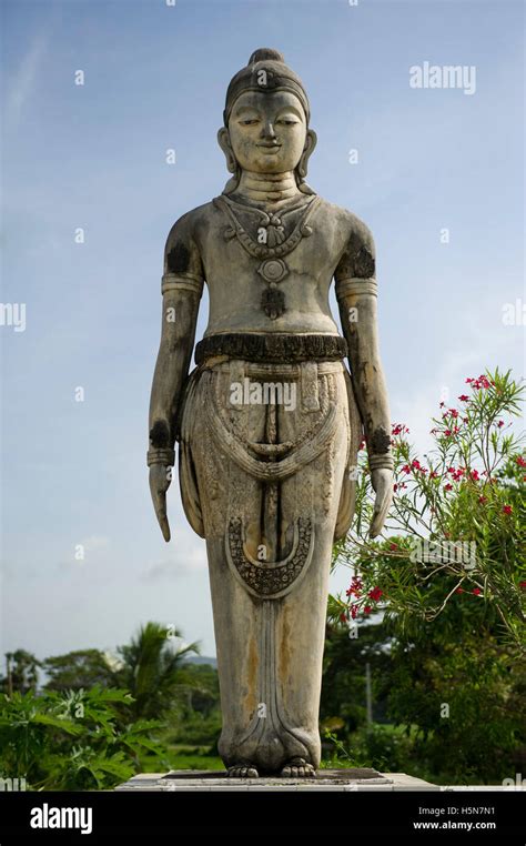 Statue at Tissamaharama Temple, Tissamaharama, Sri Lanka Stock Photo ...