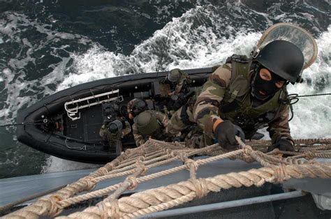 Lorient : la ministre des Armées en visite chez les commandos marine et ...