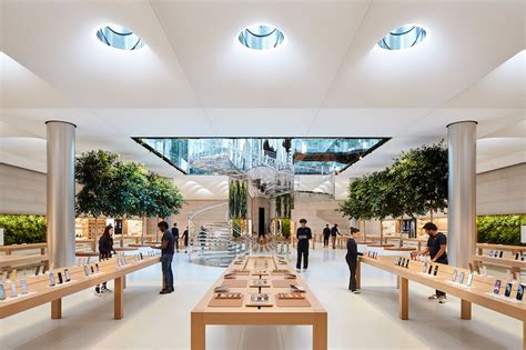 Apple Previews Revamped Fifth Avenue Flagship Store in New York City ...