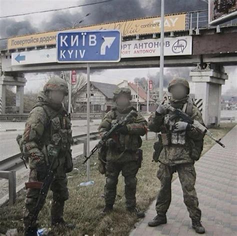 Russian VDV paratroopers on the outskirts of Kyiv, February 2022. [720x718] : r/MilitaryPorn