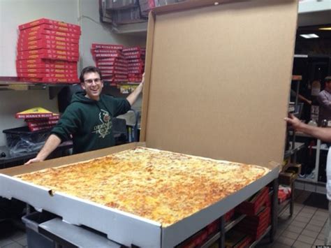 World's Largest Pizza Box Serves Up To 70 People (PHOTO) | HuffPost