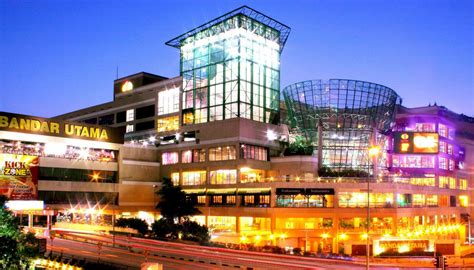 8 Reasons Why Malaysians Can't Resist Flocking To Shopping Malls