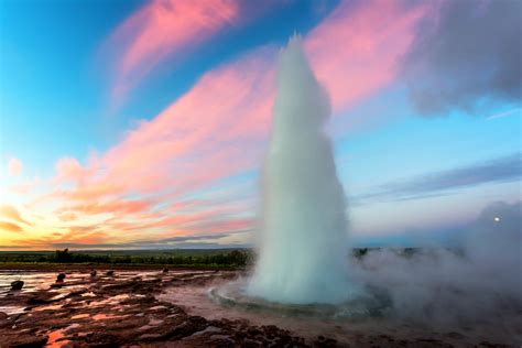 Midnight Sun in Iceland - When and where to see it | Iceland Premium Tours