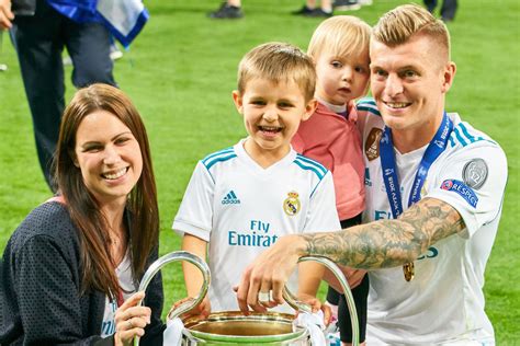 Toni Kroos bleibt! Was seine Frau und sein Sohn damit zu tun haben | GALA.de