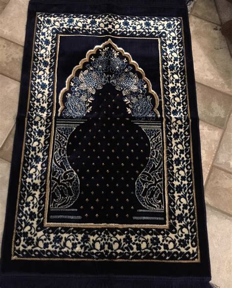 Muslim Prayer Rug, Islamic Prayer, Islamic Gifts, Prayer Room, Textiles ...