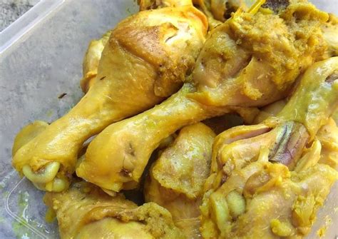 Resep Ayam bumbu ungkep kuning oleh Himeka Kiririn - Cookpad