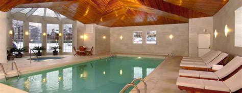 Experience all hotel Manoir Saint-Sauveur has to offer.