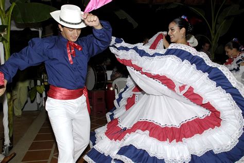 traditional Costa Rican costume performing a folk dance | Costa rican, Costa rica, Traditional ...