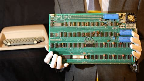 Alleged Apple-1 Prototype That Belonged To Steve Jobs Goes Up For Auction