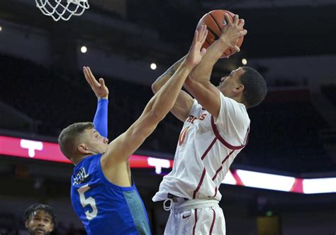 FGCU men's basketball upsets USC on road in Pat Chambers' debut as Eagles coach